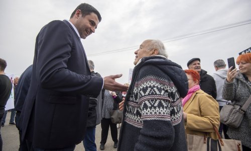 Nekoliko stotina na prosvjedu ispred kompostane u Maksimiru, građani otjerali Bernardića