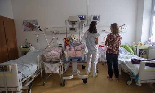 Kako se rađa u Srbiji: Privezali su me za krevet i laktovima pritiskali trbuh
