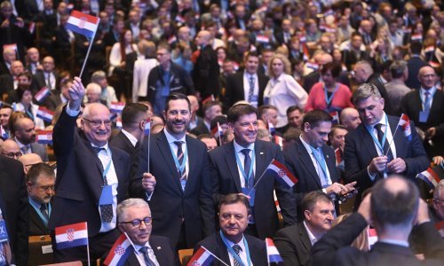 Na HDZ-ovu skupu više od 1700 ljudi, pogledajte tko je sve došao