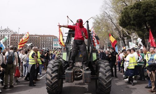 Tisuće španjolskih poljoprivrednika prosvjeduju s traktorima u Madridu