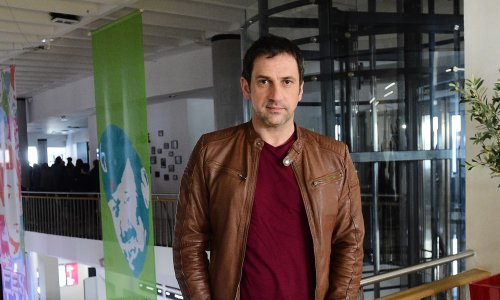 Goran Bogdan se ne libi nijednog posla, evo kako barata motikom