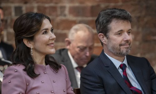 Tko je kod kuće? Podignuta zastava na palači pokrenula je nove glasine o problemima u braku