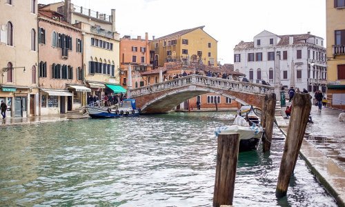 Gondolijeri iz dvaju venecijanskih kanala izvadili rekordnih 1500 kg otpada