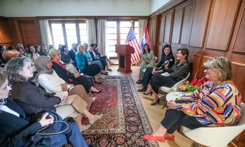 Grabar Kitarović s panela 'Žene u biznisu' pozvala medije da se fokusiraju na bitno