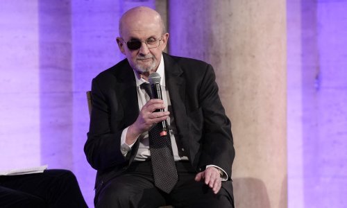 Salman Rushdie: 'ChatGPT je hrpa gluposti. AI prijeti samo neoriginalnim piscima'