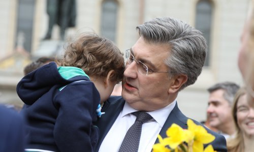 Plenković otkrio kad se prvi put poljubio i koji bend mu je najdraži