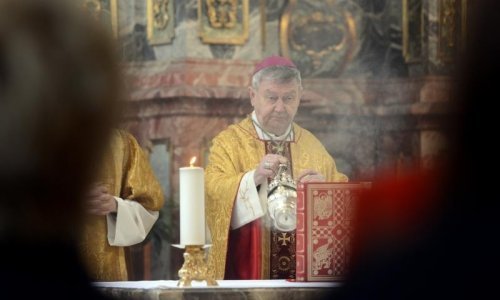 Biskup Mrzljak osudio one koji gule izbjeglice na prijevozu