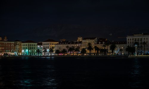 U hrvatskim gradovima na sat vremena ugasili svjetla, pogledajte kako to izgleda