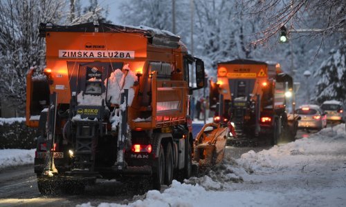 Oluja, kiša, vjetar i snijeg protutnjali Slovenijom, nevrijeme stiglo i u Hrvatsku