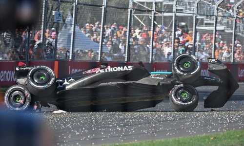 Nakon Russellovog izlijetanja, navijači se hvatali za glavu. I Hamilton bio u strahu