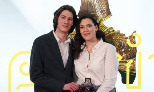 Dino Jelusić na Porin poslao brata i sestru koji su umjesto njega preuzeli nagradu