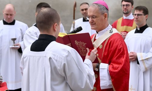 Nadbiskup Kutleša: Središnja poruku Uskrsa nije prazan grob, nego živi Krist