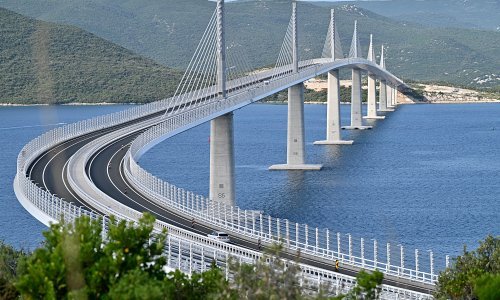 Bi li Pelješki most srušio brod od 300 metara: 'To nije planirano, nema izračuna'