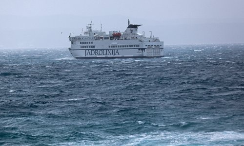 Umjesto dva kvarta dalje u Splitu, pacijenticu sanitet odvezao na Vis