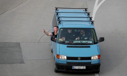 BBB se razmahali srednjim prstima, pod zaštitom policije stižu na Poljud