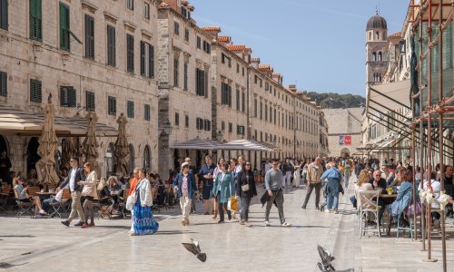 Stradun pun turista: Sve je više posjetitelja u našem divnom Dubrovniku
