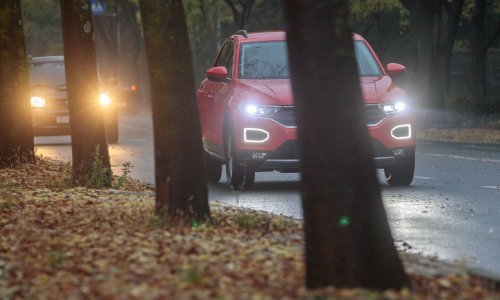 Vozači automobila više ne moraju imati upaljena dnevna svjetla