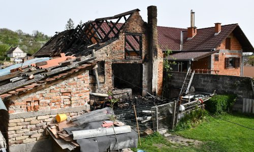 U zapaljenoj kući kod Slavonskog Broda pronađeno beživotno tijelo muškarca