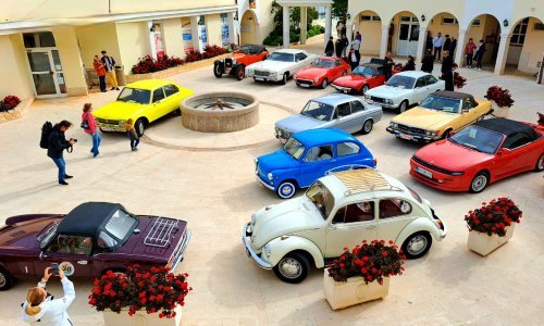 Baština koju treba očuvati: Starodobni automobili okupirali Rogoznicu, Trogir i Šibenik