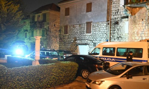 Muškarci ozlijeđeni u pucnjavi i napadu sjekirom u Kaštelima nisu životno ugroženi