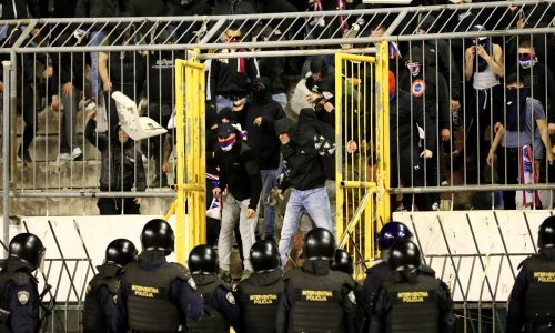 Navijačko divljanje po Splitu: Zbog nereda privedena 51 osoba, tri policajca završila u bolnici