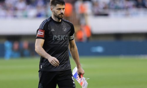 Policajac je prvo morao 'gurati' Brunu Petkovića, a nakon nereda stigao je - govor