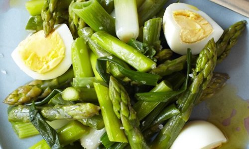 Ova osvježavajuća i zasitna salata obiluje vitaminima i čisti organizam