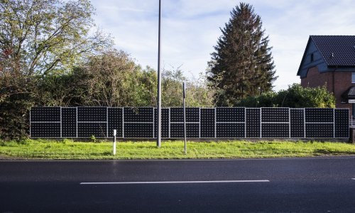 Novi trend: Solarni paneli toliko su pojeftinili da neki njima ograđuju svoje kuće