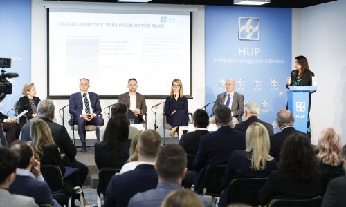 Radić: 'Koliko je Možemo! izgradio stanova?'; Dolenec: 'A koliko ih je izgradio DP?'