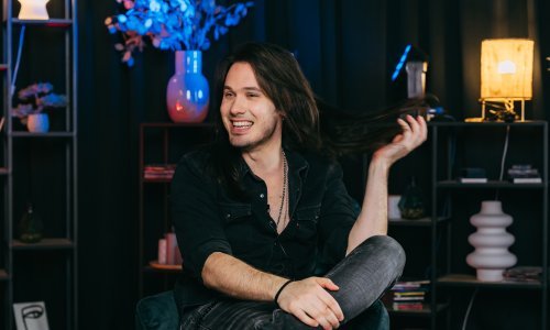 Dino Jelusić zaplakao na pozornici: 'Sjetio sam se groznih stvari koje sam prošao i obuzelo me'