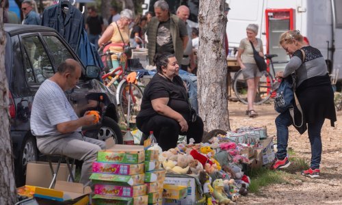 Deseti je dan u mjesecu, mnoštvo je pohrlilo na benkovački sajam