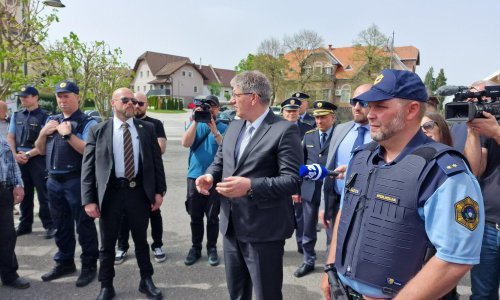 Seljačka buna zbog centra za azilante uz hrvatsku granicu: Ministru i sviti postavili barikade!