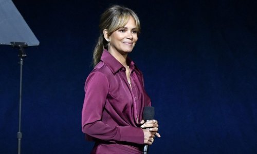 A tek joj je 57: Laskava haljina istaknula je fantastičnu figuru Halle Berry