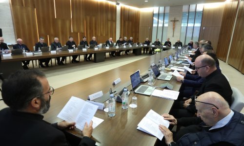 Hrvatski biskupi na plenarnom zasjedanju. Brine ih skrb za strance i kocka
