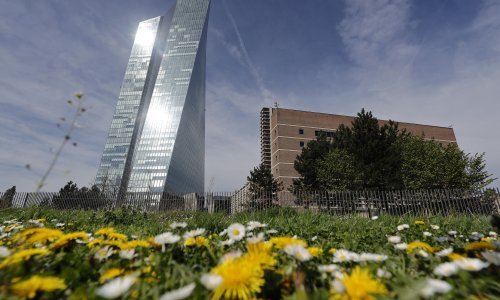 ECB zadržao važeće kamatne stope u eurozoni, u fokusu poskupljenje usluga