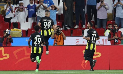 Sramotna snimka iz Abu Dhabija; pogledajte kako šeik bičem udara Benzeminog suigrača!