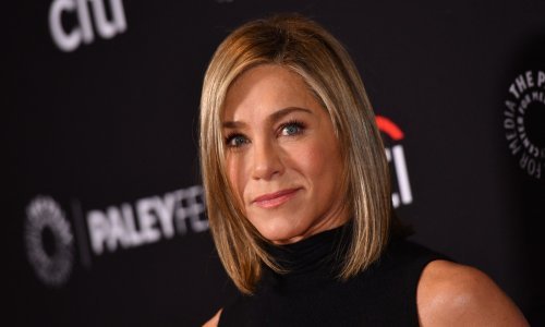 Jennifer Aniston otkrila tajnu savršene frizure, a svu pažnju ukrala prozirna majica