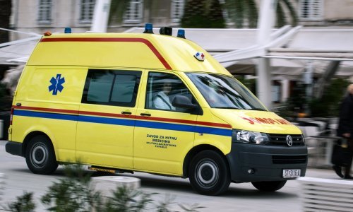 Muškarac u kafiću izudarao dvije žene za susjednim stolom, napadnuta ispričala što se dogodilo