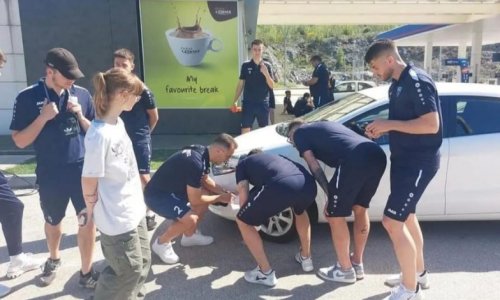 Važnije od sporta; nogometaši pomogli mami s dvoje djece