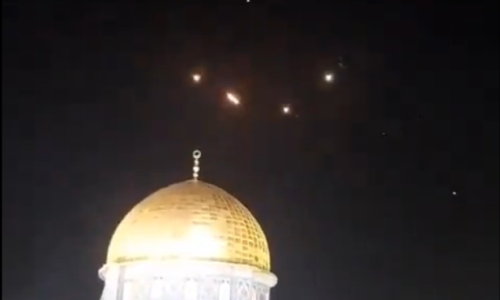 Iran napao Izrael valovima dronova i raketa, u regiji vlada izvanredno stanje