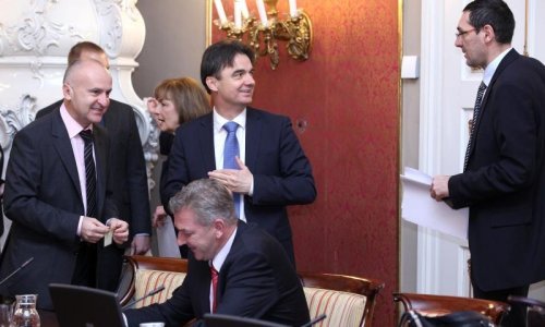 Ministri: Ne peglamo kartice previše, skromni smo