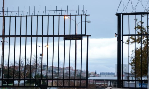 Zatvorenom krijumčaru migranata prijeti kazna i zbog oštećenja rampe na granici