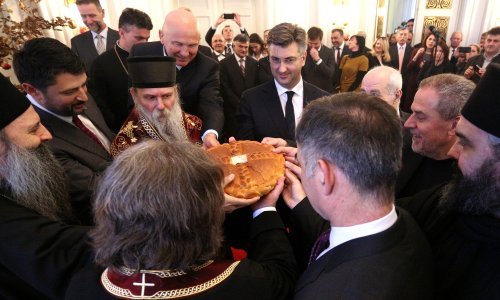 Pupovac očitao bukvicu Plenkoviću na božićnom domjenku