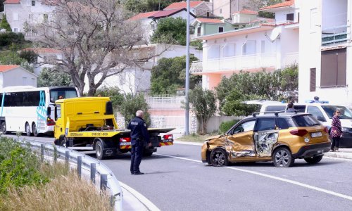 U sudaru na Jadranskoj magistrali kod Omiša ozlijeđene četiri osobe