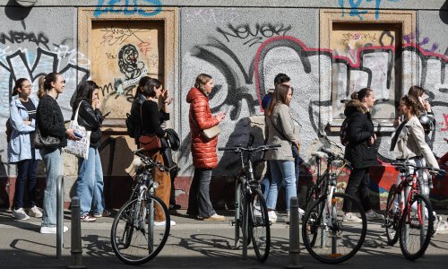 U redovima se čeka i dalje pred biralištima, najduži je i dalje u Varšavskoj