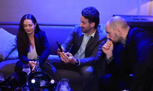 Ne skida osmijeh s lica: Kristina Krepela uz svog je dragog u iščekivanju izbornih rezultata