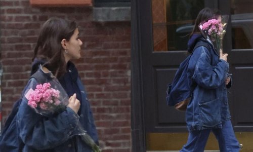 Suri Cruise prošetala s cvijećem: Sigurno nije od Toma, on cvijeće kupuje drugima