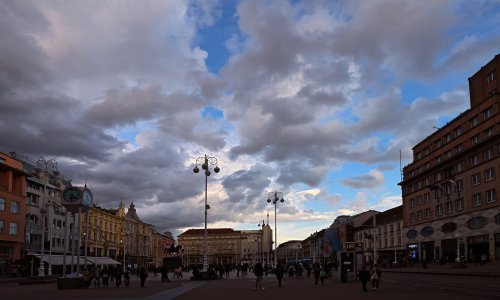 Sunčano uz promjenljivu naoblaku, na kopnu ponegdje slab mraz