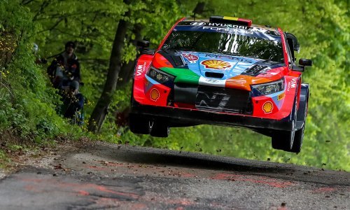 Thierry Neuville preuzeo vodstvo, Evans i Ogier ga prate u stopu