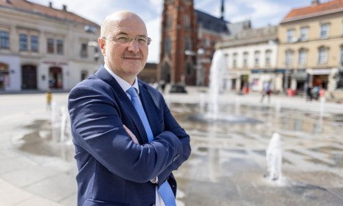 Pevex, čokolade, najam i zapošljavanje. Čime se bavi ključni čovjek Domovinskog pokreta